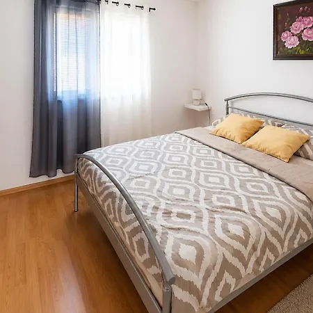 2 Bedroom Pet Friendly In * Vir