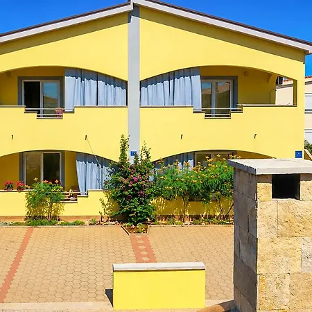 2 Bedroom Pet Friendly In Apartment Vir