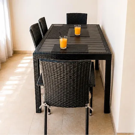 Apartment 2 Bedroom Pet Friendly In