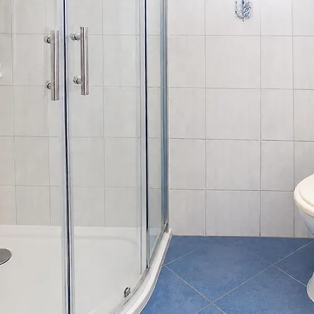 2 Bedroom Pet Friendly In * Vir